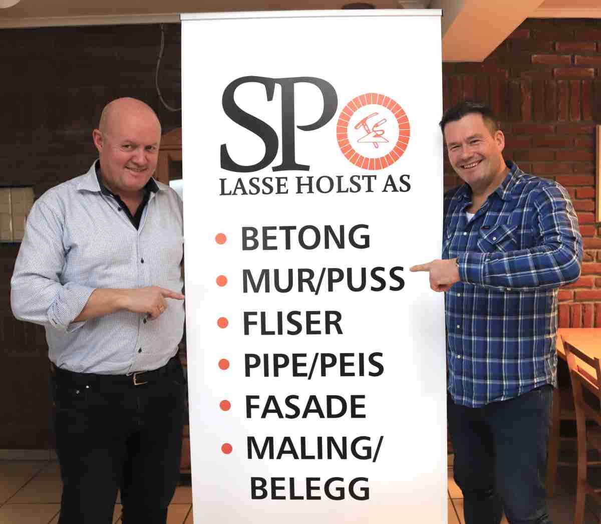 Avdelingsleder for mur og flis Lasse Holst (t.v) og daglig leder Stian Sollie.